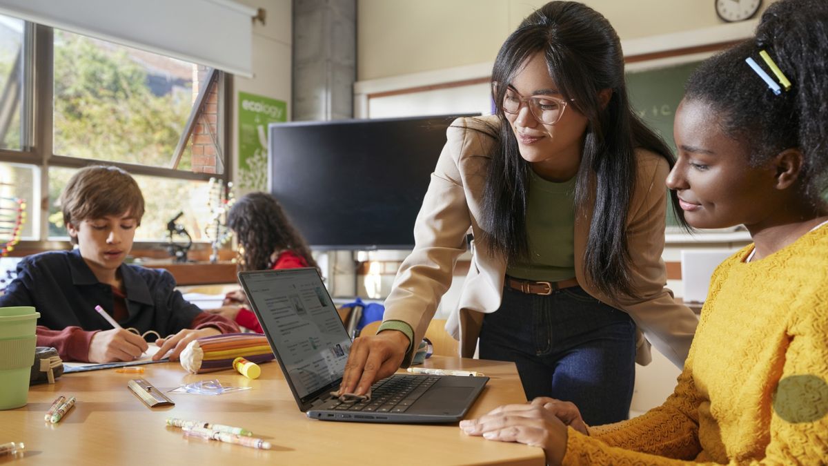 Student Using Hp Device HP's latest Chromebooks aim to deliver dependable tech to students ...