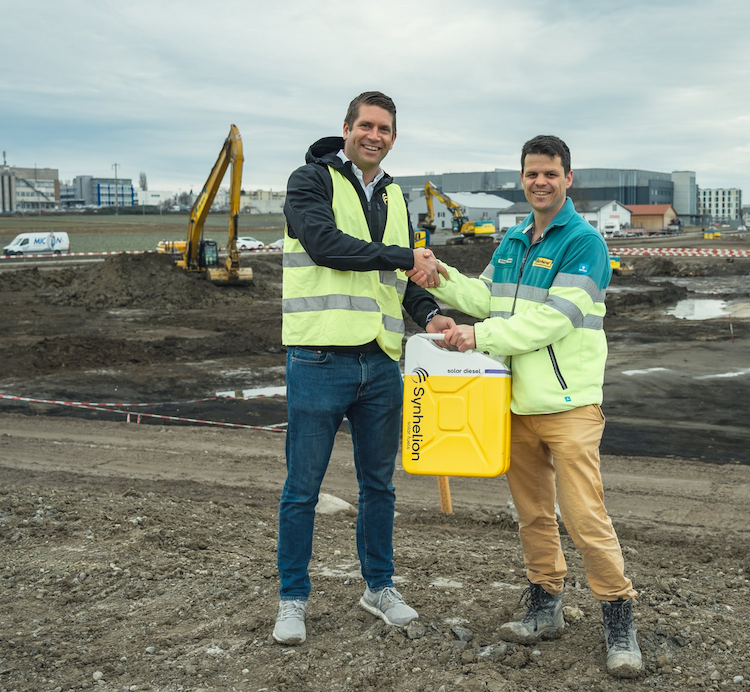 Philipp Furler, Co-CEO and Co-Founder of Synhelion, and Silvan Eberhard, Head of Logistics at Eberhard Unternehmungen, celebrate solar diesel offtake agreement for construction machinery.